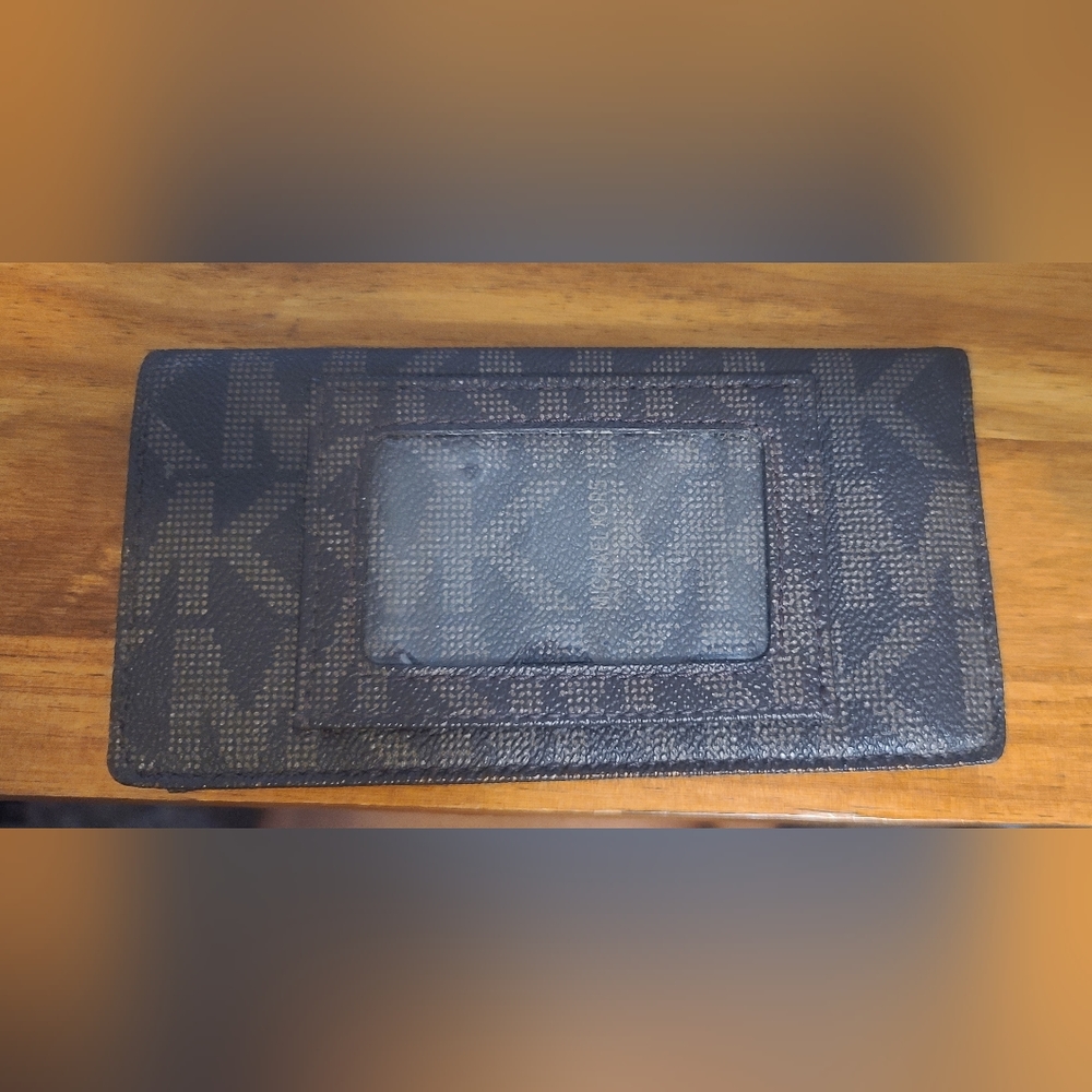 EUC Michael Kors Checkbook Cover